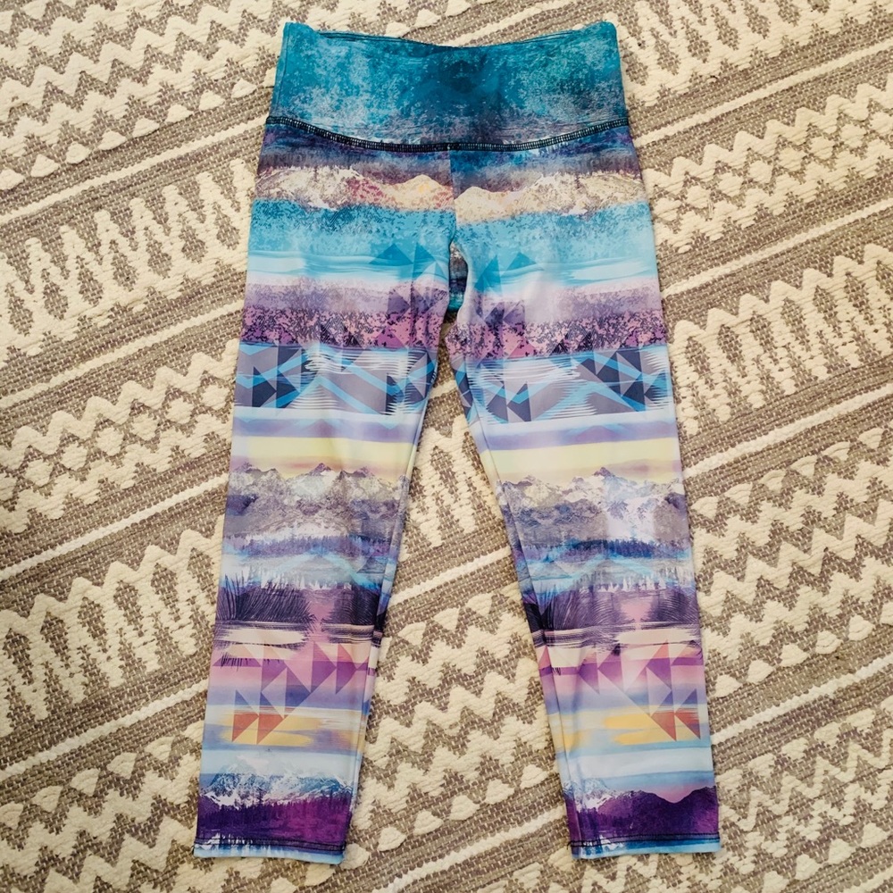 Onzie women’s leggings size XS blue purple